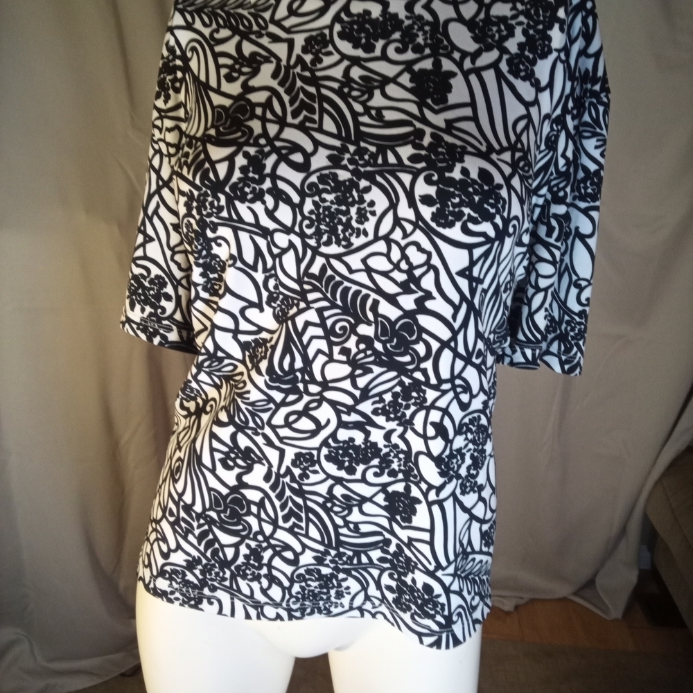 Black and White Patterned Women's Top